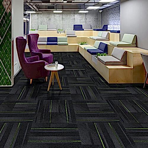 Antrasit üzerine yeşil çizgili bir tasarıma sahip Pasteur 18 karo halı.