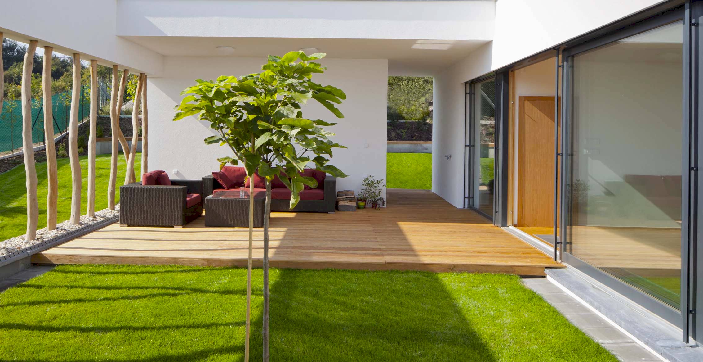 Untitled-1 - skaplot.com Yapay çim halı, doğal görünümlü ve dayanıklı tasarımıyla bahçeler için ideal